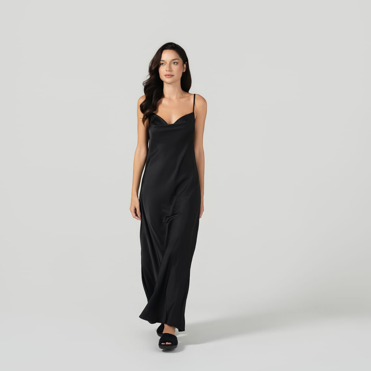 06 06 0036 Camisola Luna Preta + 06 02 0005 Chinelo Ride Preto 017